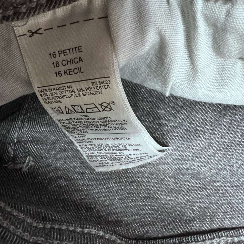 Old Navy Jeans - Picture 4 of 4